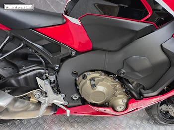 Used Honda CBR1000RR Fireblade 2018 for sale - bike-79113617: Photo