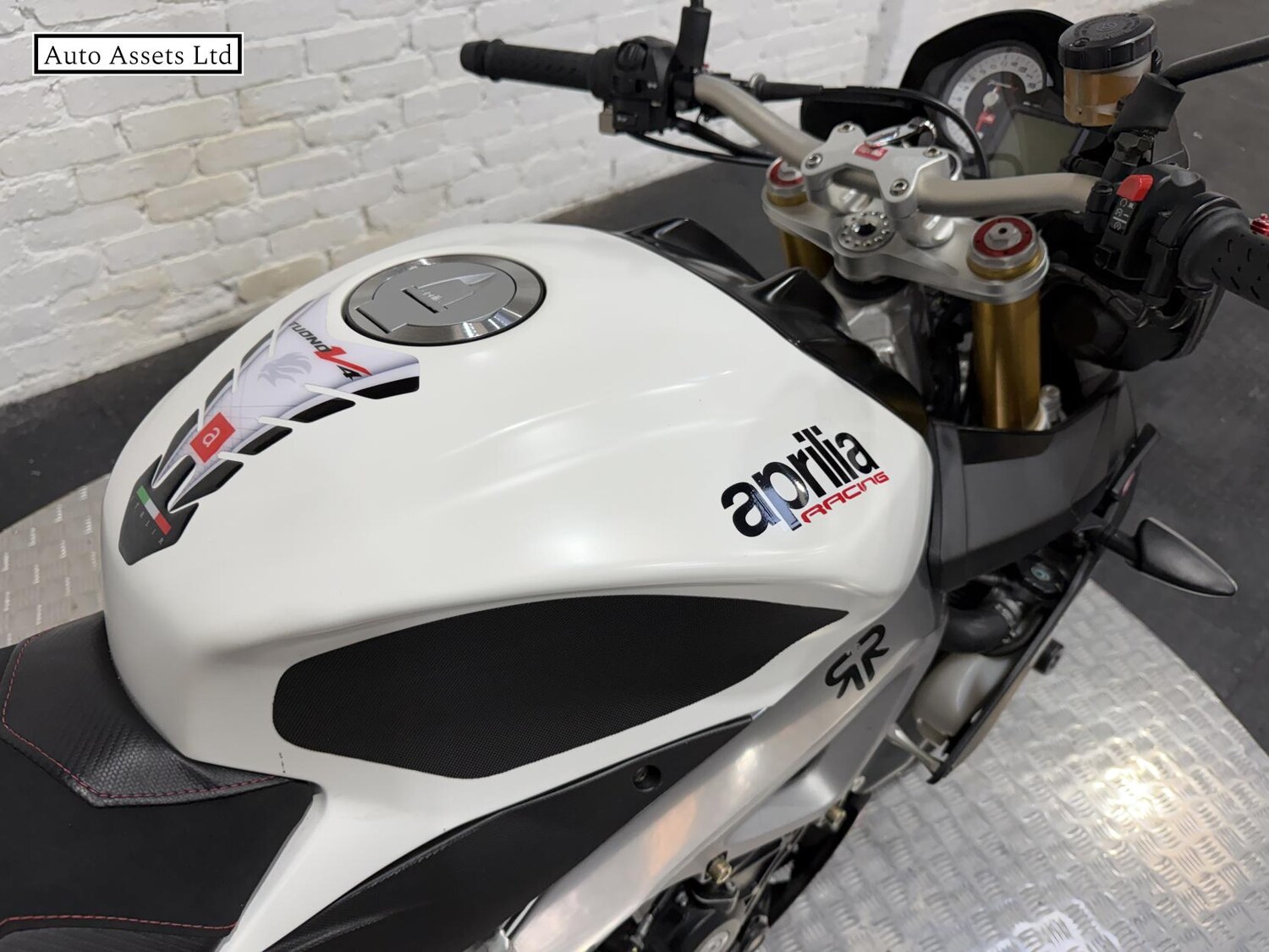 Aprilia Tuono 1000 V4