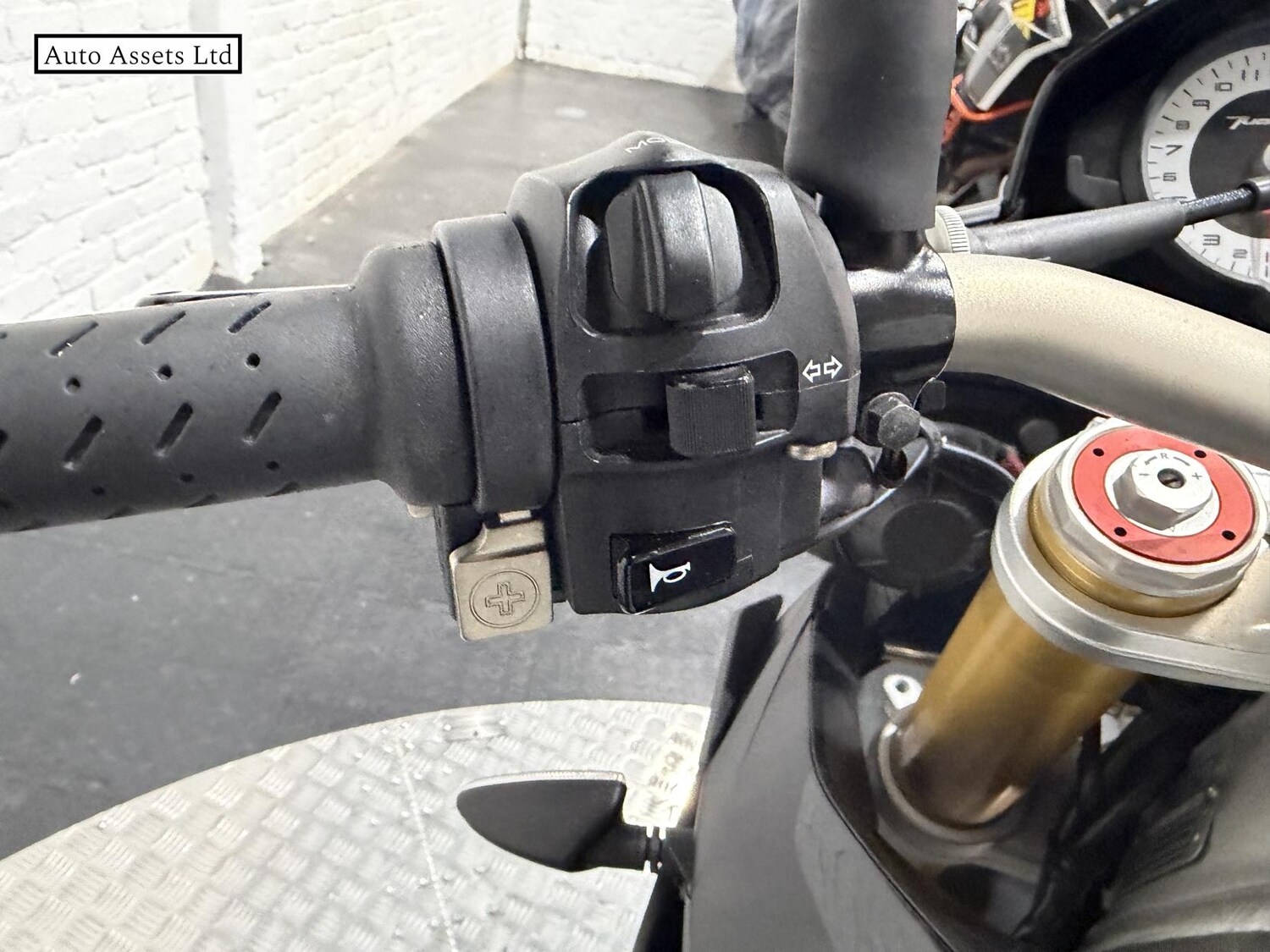 Aprilia Tuono 1000 V4