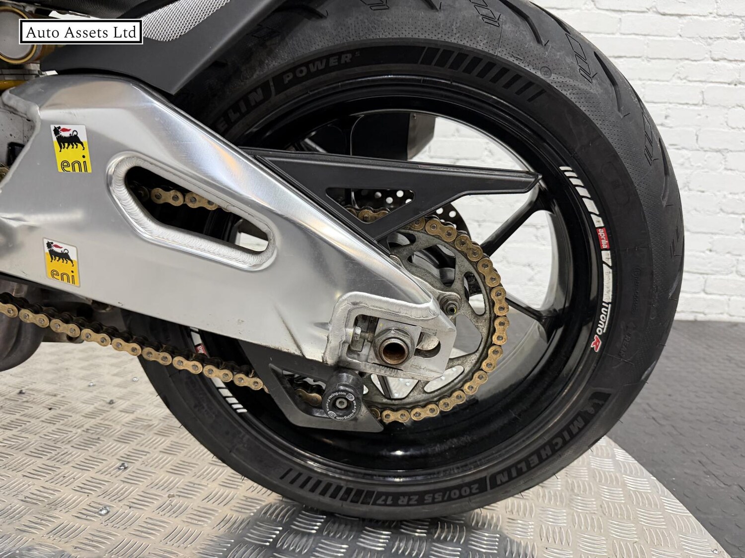 Aprilia Tuono 1000 V4