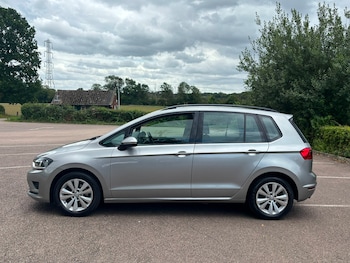 Used Volkswagen Golf SV 2017 for sale - 75570304: Photo