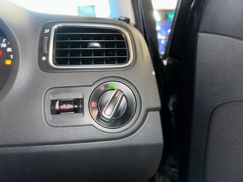 Used Volkswagen Polo 2011 for sale - 76922075: Photo 10