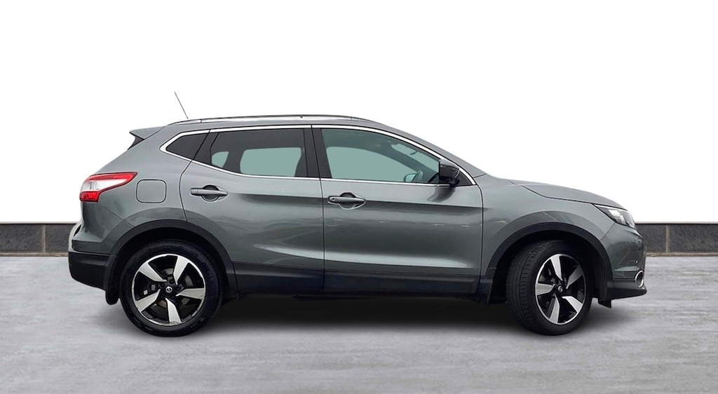 Used Nissan Qashqai 2017 for sale - 77095432: Photo 2