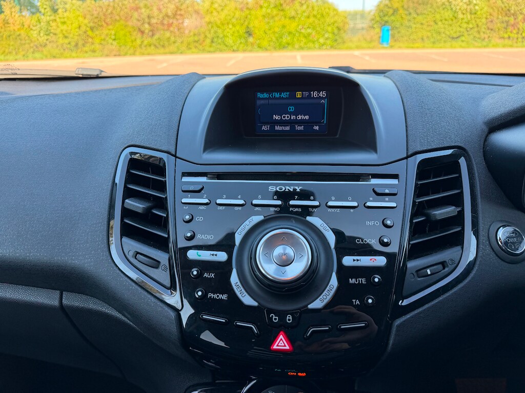 Used Ford Fiesta 2015 for sale - 76580400: Photo 20