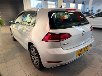 Used Volkswagen Golf 2017 for sale - 77877931: Photo