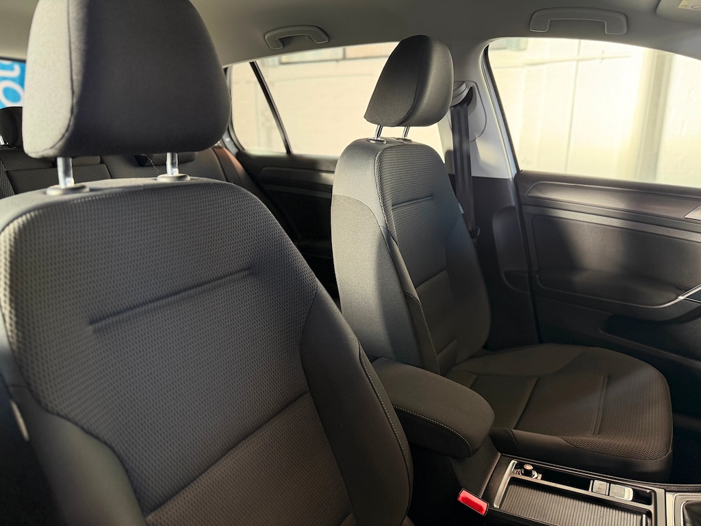 Used Volkswagen Golf 2017 for sale - 77877931: Photo 8