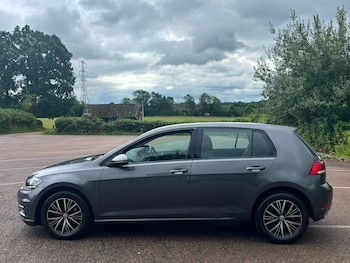 Used Volkswagen Golf 2017 for sale - 75570077: Photo