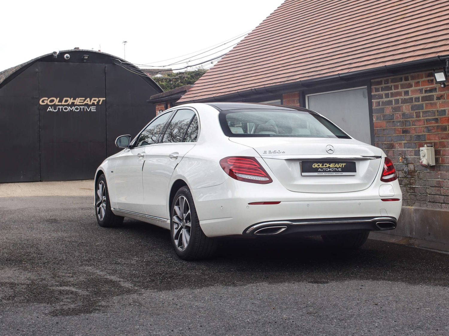 Used Mercedes-Benz E Class 2017 for sale - 77916399: Photo 2