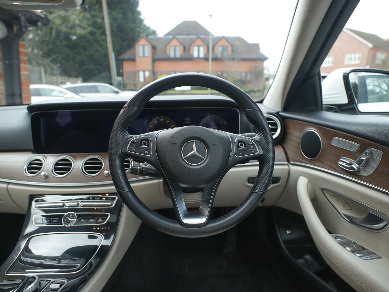 Used Mercedes-Benz E Class 2017 for sale - 77916399: Photo 22