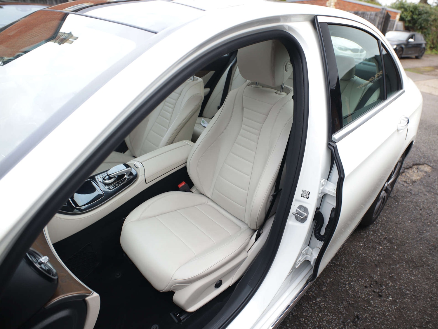 Used Mercedes-Benz E Class 2017 for sale - 77916399: Photo 28