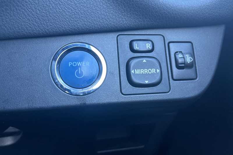 Used Toyota Yaris 2016 for sale - 77335229: Photo 38