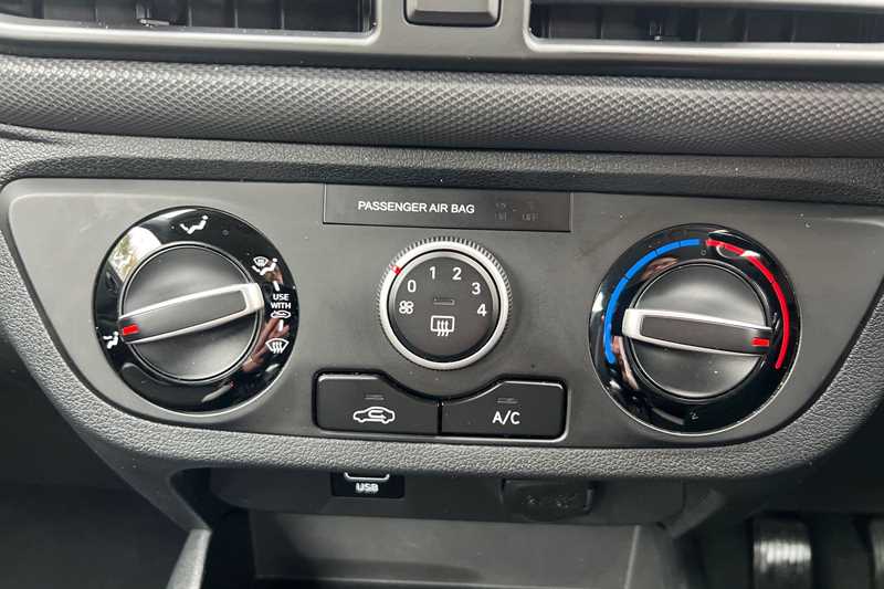 Used Hyundai i10 2022 for sale - 77699263: Photo 15