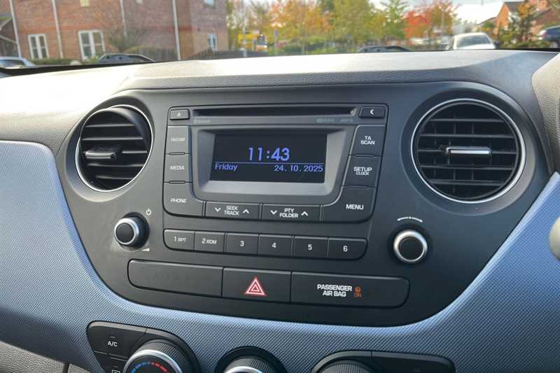 Used Hyundai i10 2016 for sale - 76362504: Photo 19