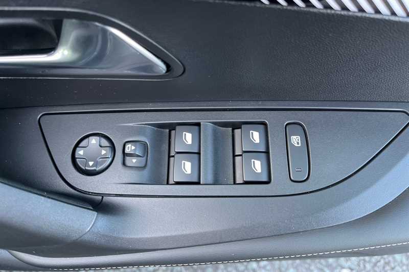 Used Peugeot 2008 2023 for sale - 77122738: Photo 16