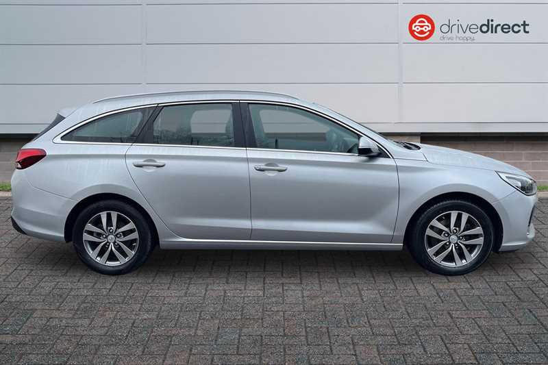 Used Hyundai i30 2017 for sale - 76956542: Photo 2