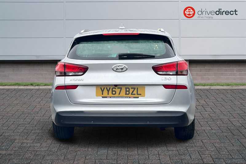 Used Hyundai i30 2017 for sale - 76956542: Photo 4