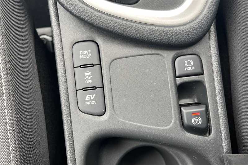 Used Toyota Yaris 2021 for sale - 78217170: Photo 38