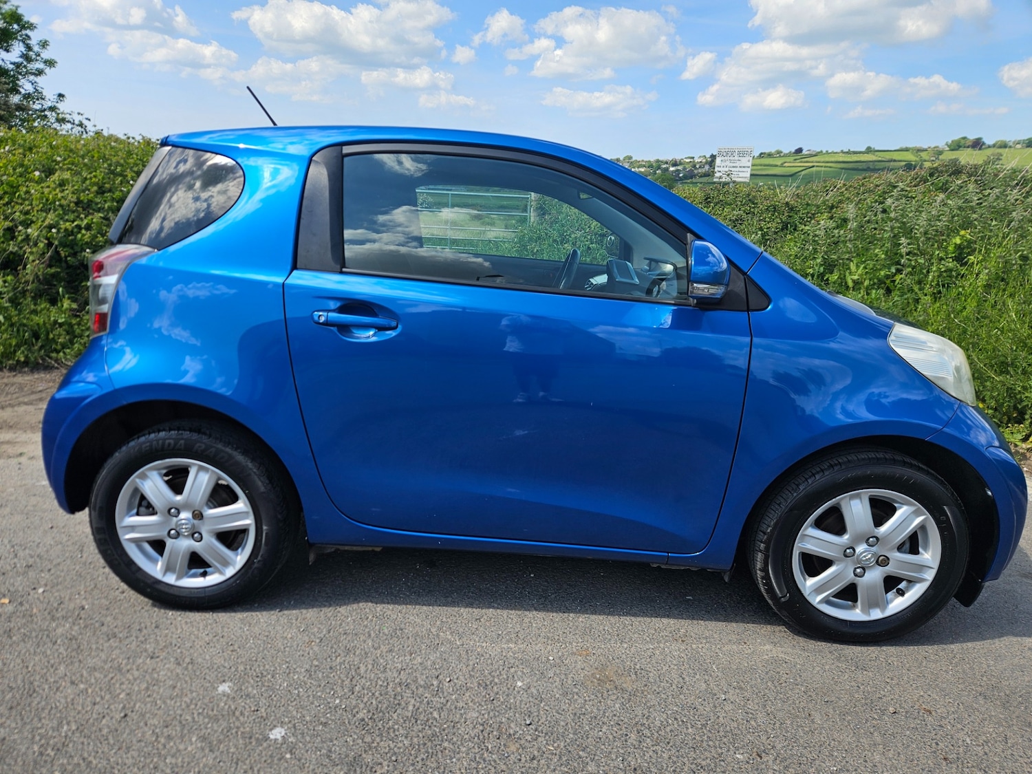 Used Toyota IQ 2011 for sale - 76119502: Photo 2