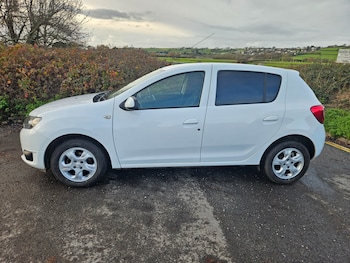 Used Dacia Sandero 2015 for sale - 76818940: Photo