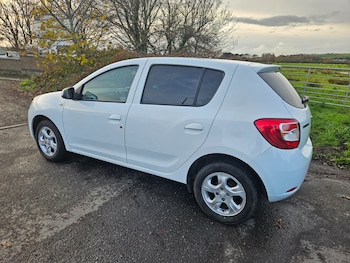 Used Dacia Sandero 2015 for sale - 76818940: Photo