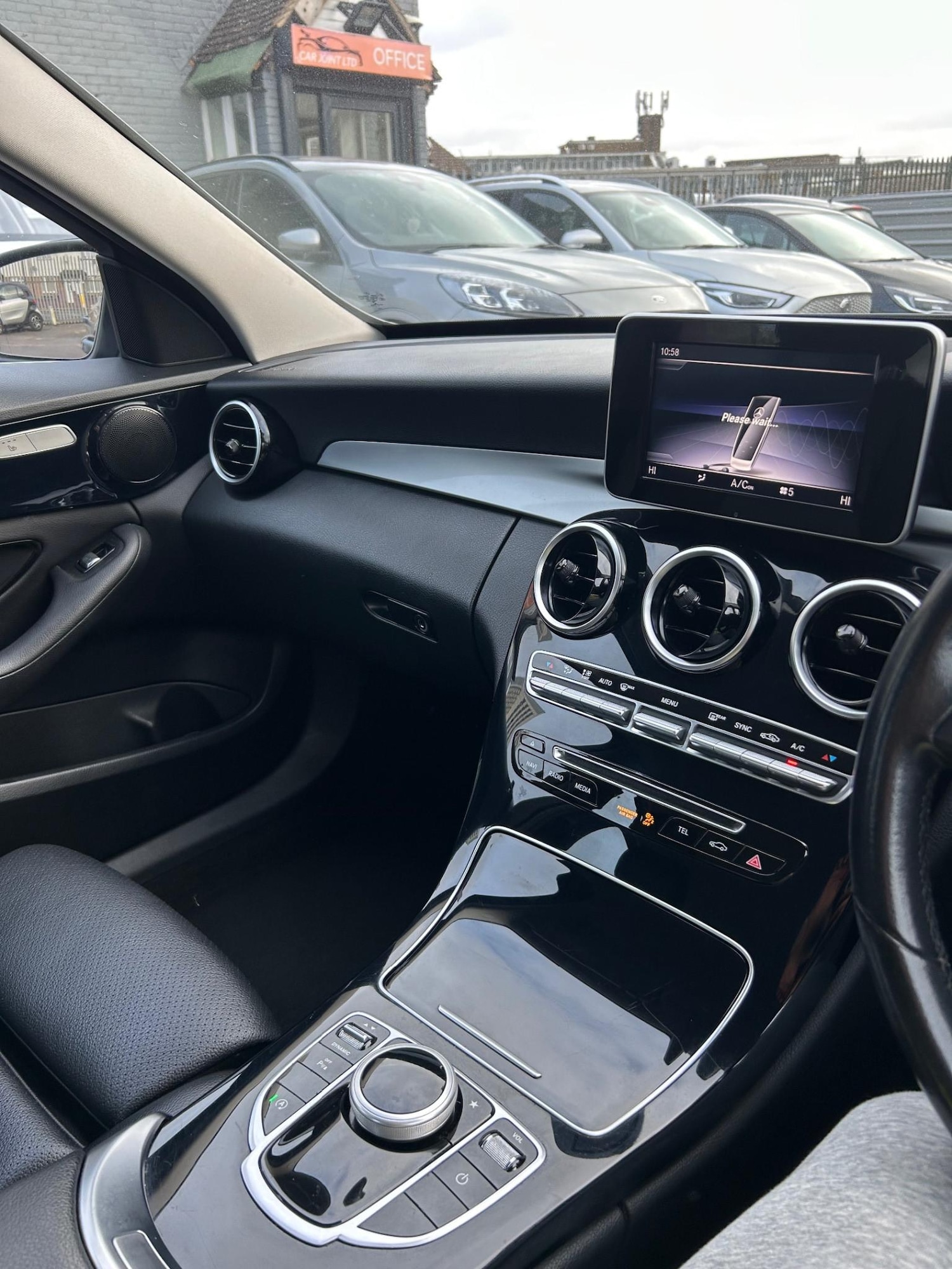 Used Mercedes-Benz C Class 2018 for sale - 76739201: Photo 9