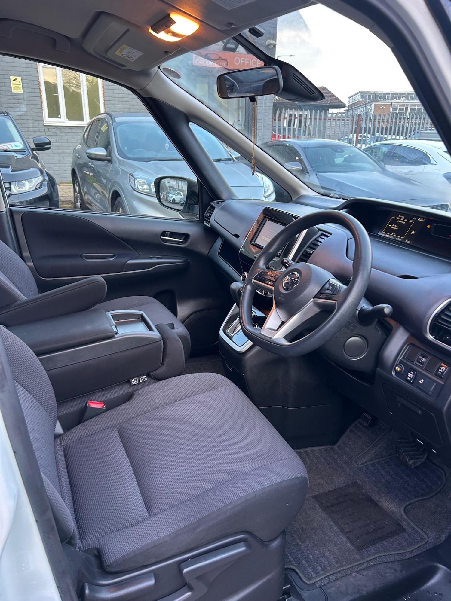 Used Nissan Serena 2025 for sale - 77037072: Photo 10