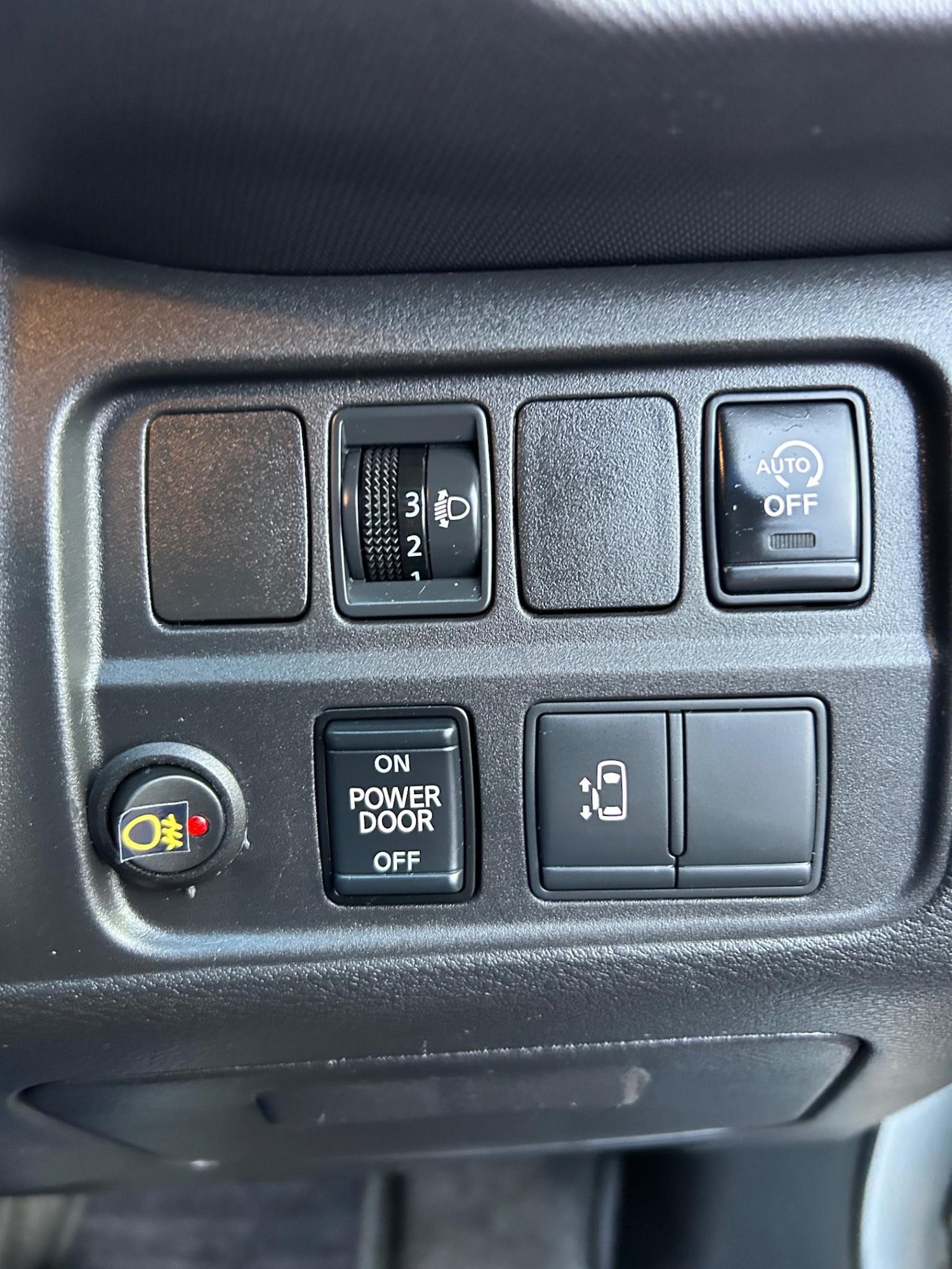 Used Nissan Serena 2025 for sale - 77037072: Photo 17