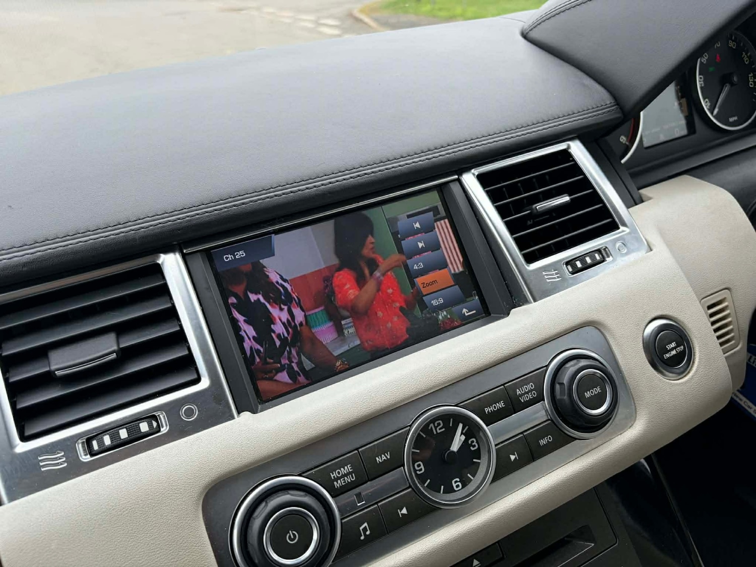 Used Land Rover Range Rover Sport 2011 for sale - 78042721: Photo 11