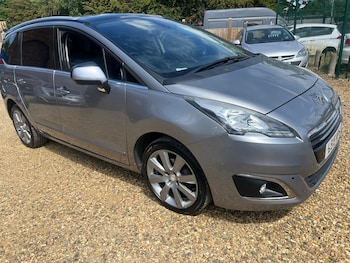 Used Peugeot 5008 2015 for sale - 77323932: Photo