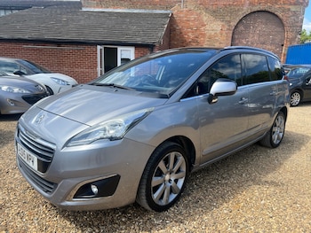 Used Peugeot 5008 2015 for sale - 77323932: Photo