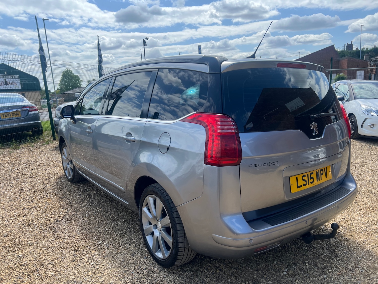 Used Peugeot 5008 2015 for sale - 77323932: Photo 4