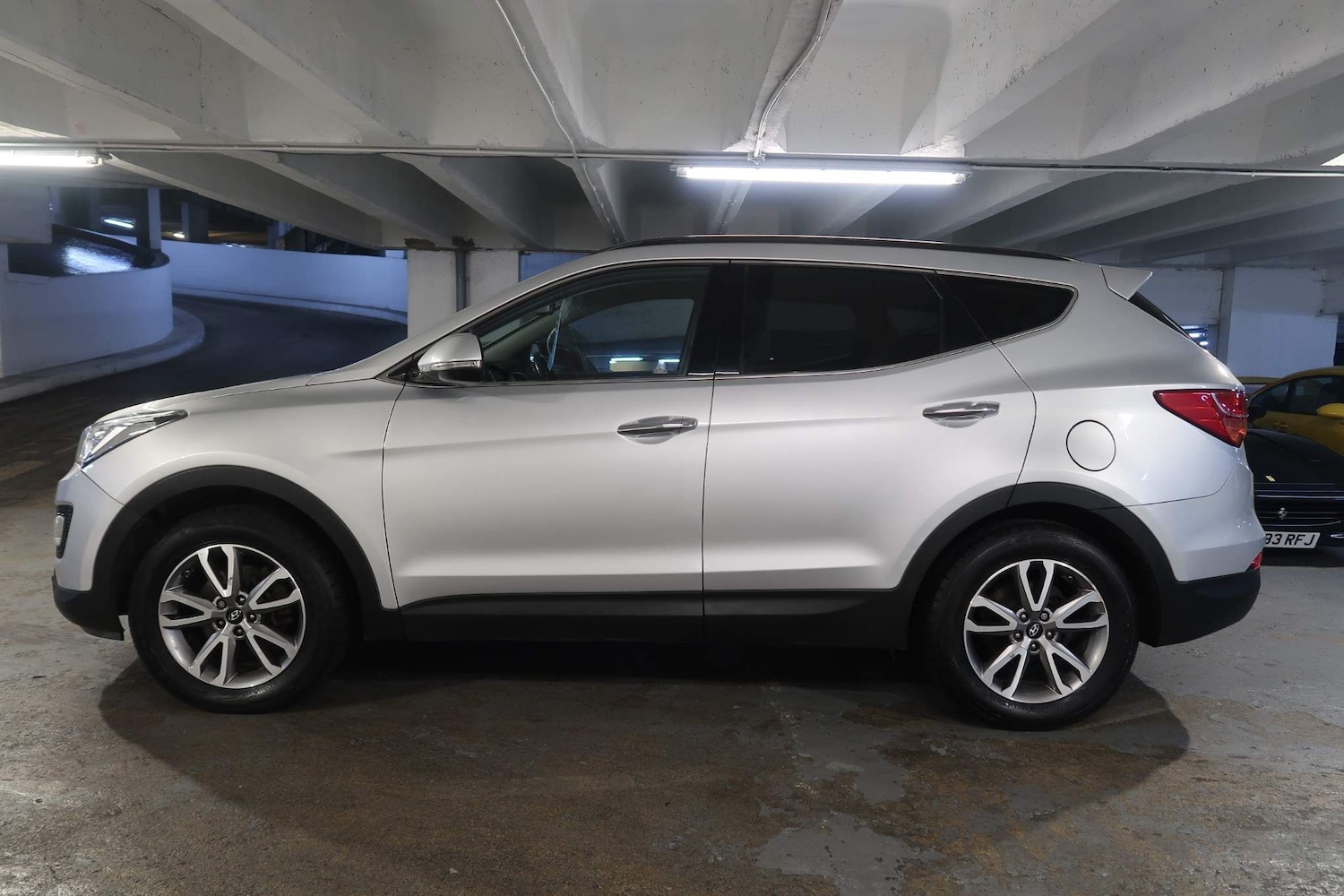Used Hyundai Santa Fe 2014 for sale - 76989734: Photo 2