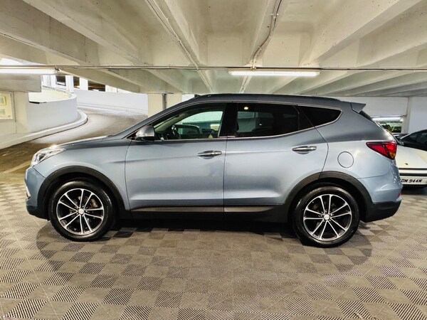 Used Hyundai Santa Fe 2017 for sale - 75707854: Photo 2