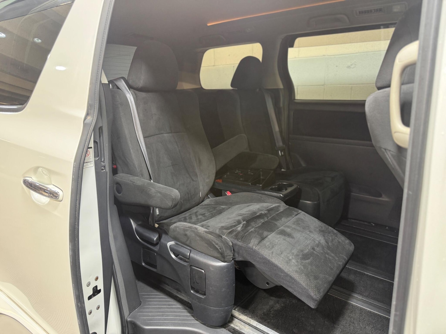 Used Toyota Vellfire for sale - 77351882: Photo 12