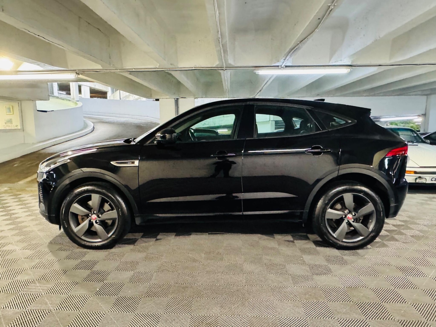Used Jaguar E-Pace 2019 for sale - 76499956: Photo 2