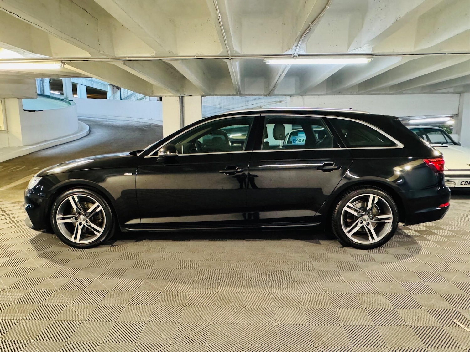 Used Audi A4 2018 for sale - 76606905: Photo 2