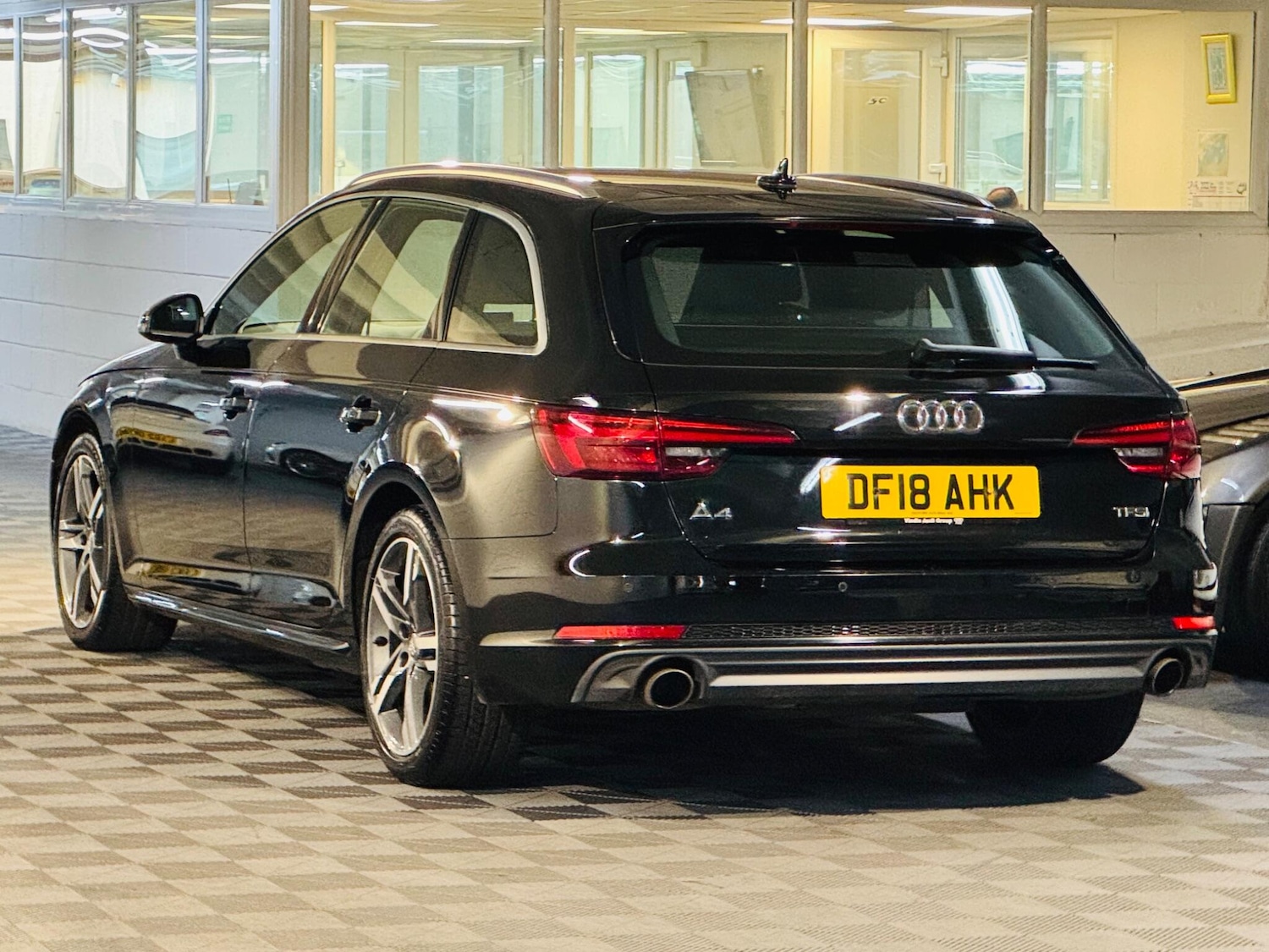 Used Audi A4 2018 for sale - 76606905: Photo 3