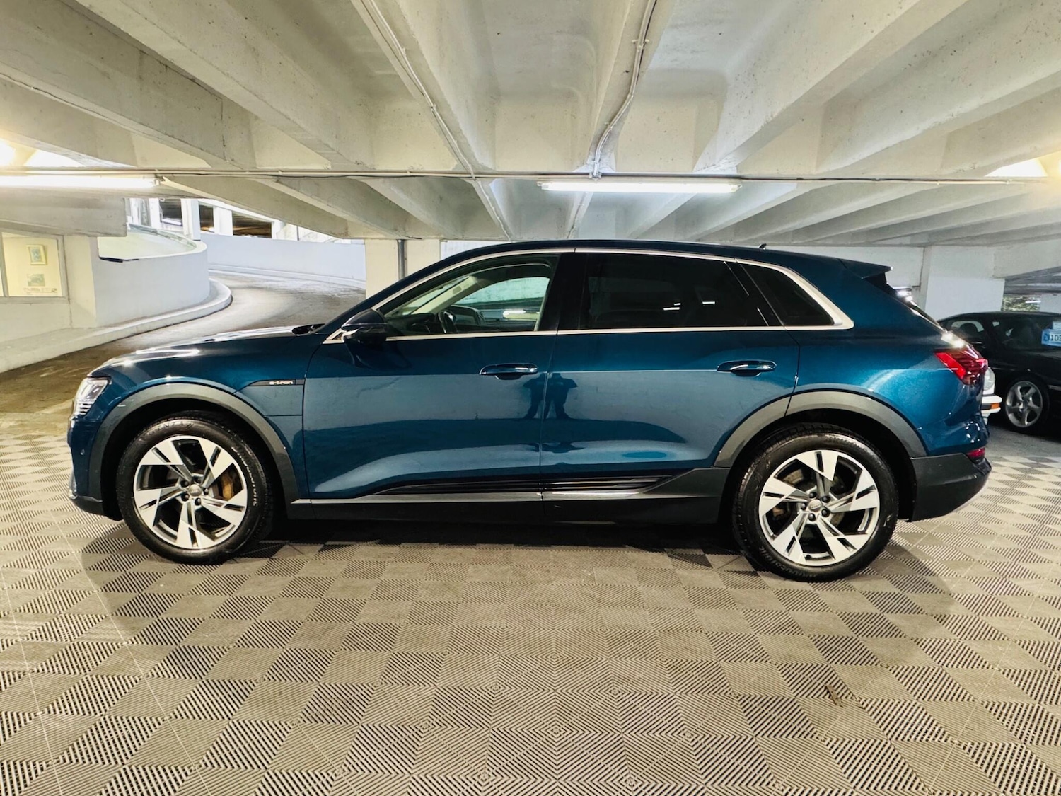 Used Audi e-tron 2019 for sale - 76349726: Photo 2