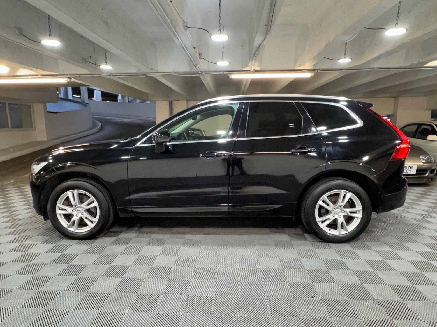 Used Volvo XC60 2018 for sale - 77611539: Photo 2