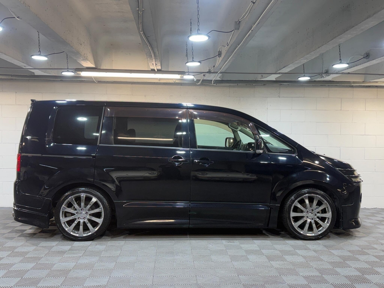 Used Mitsubishi Delica for sale - 77344776: Photo 6