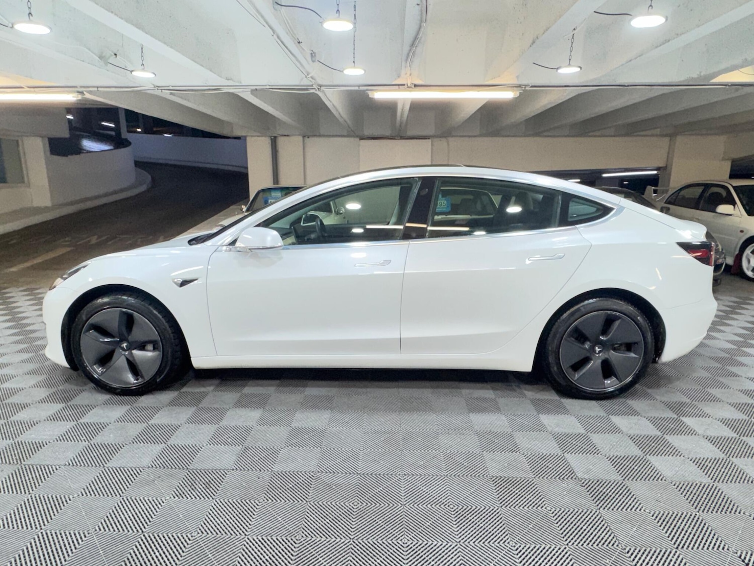 Used Tesla Model 3 2020 for sale - 77524328: Photo 2