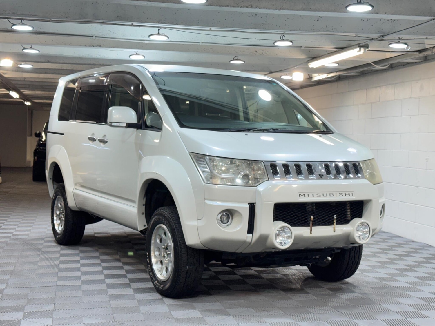 Used Mitsubishi Delica for sale - 77344857: Photo 14