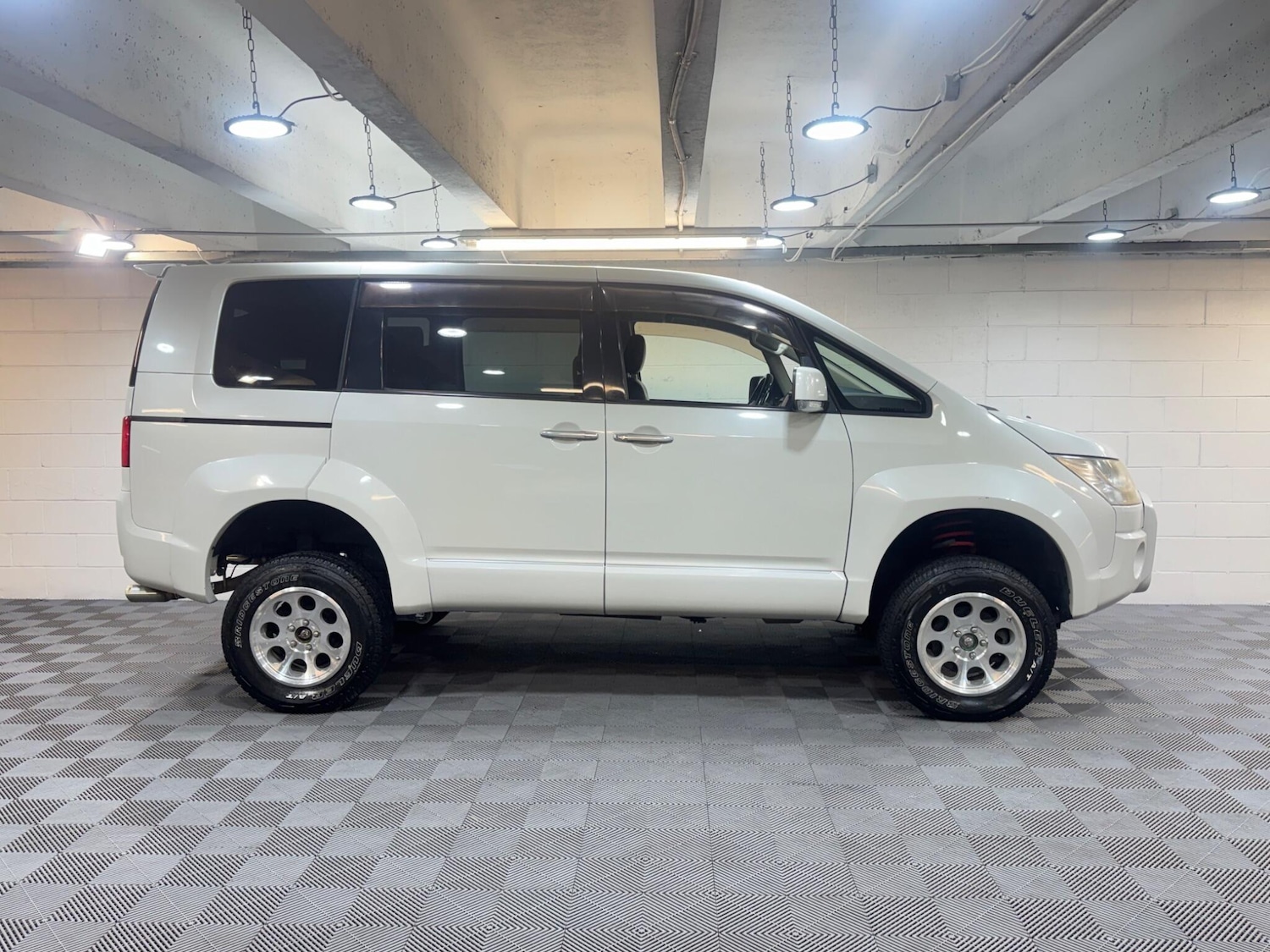 Used Mitsubishi Delica for sale - 77344857: Photo 5
