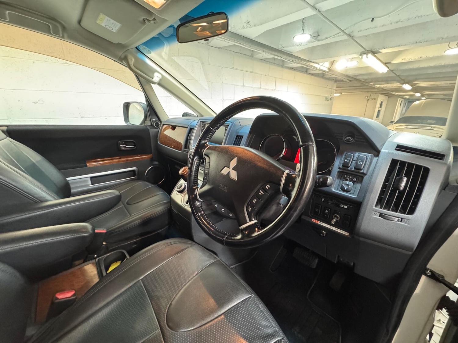 Used Mitsubishi Delica for sale - 77344857: Photo 8