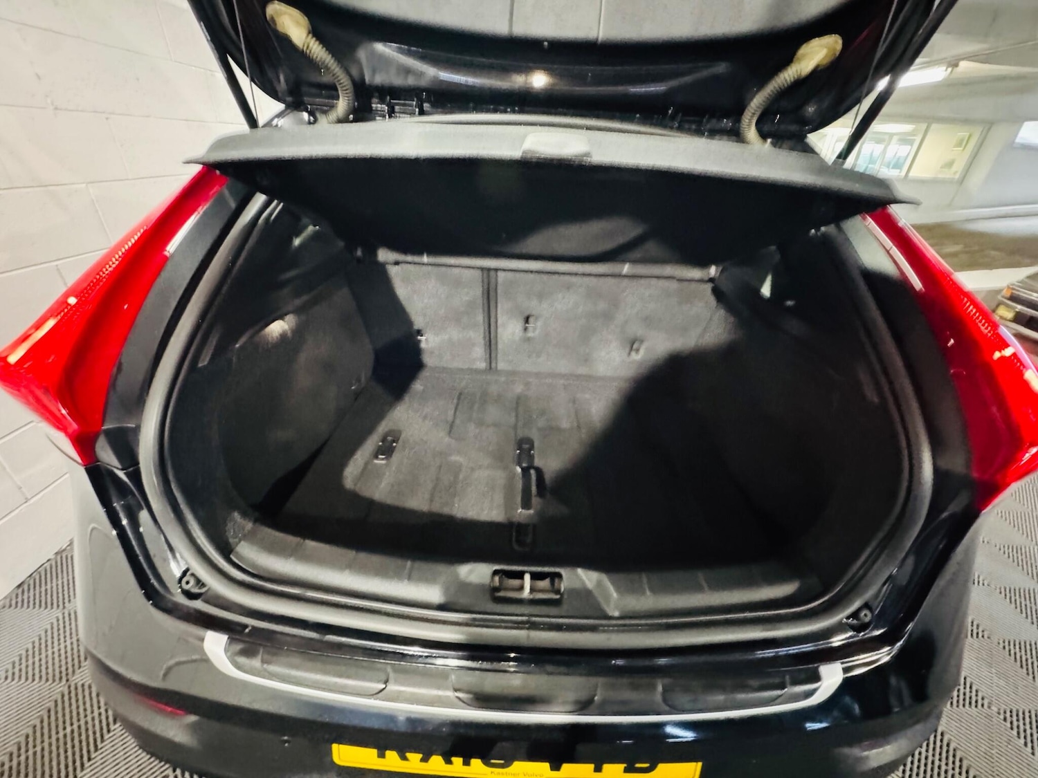 Used Volvo V40 2019 for sale - 76995159: Photo 13