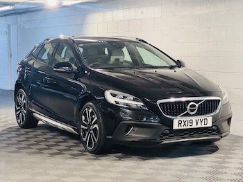 Used Volvo V40 Cross Country 2019 for sale - 76995159: Photo