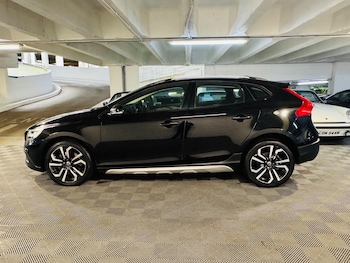 Used Volvo V40 Cross Country 2019 for sale - 76995159: Photo