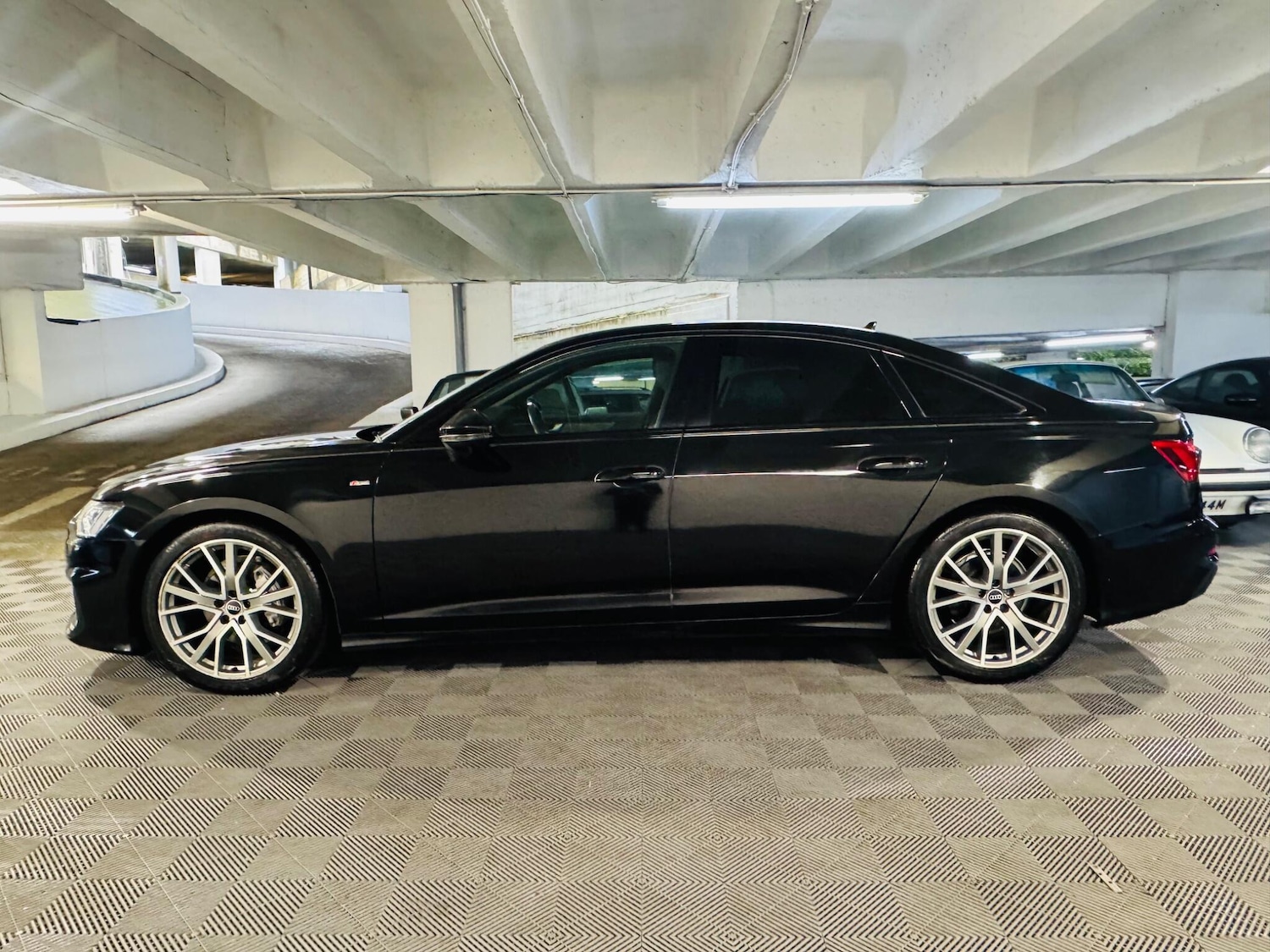 Used Audi A6 Saloon 2021 for sale - 76326022: Photo 2