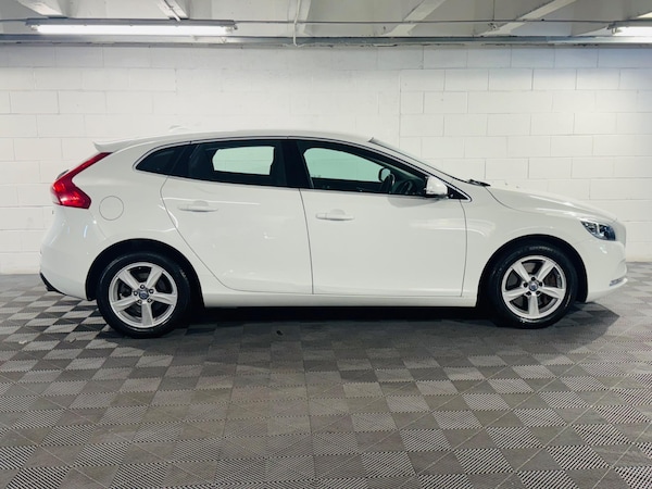 Used Volvo V40 2014 for sale - 74632624: Photo 5