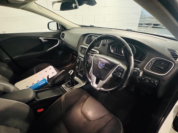 Used Volvo V40 2014 for sale - 74632624: Photo 8
